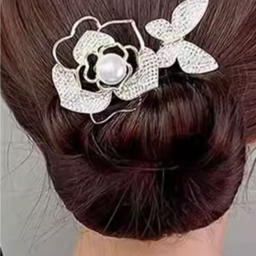 Elegant Silver rhinestone &pearl Hair Accessory. Elevate your hair day to night